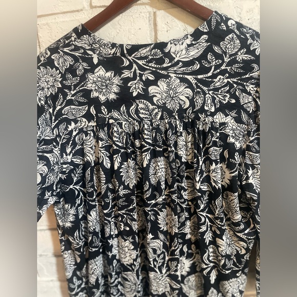 LUCKY BRAND Large Boho top. Excellent like new condition.black and cream floral - Picture 4 of 10